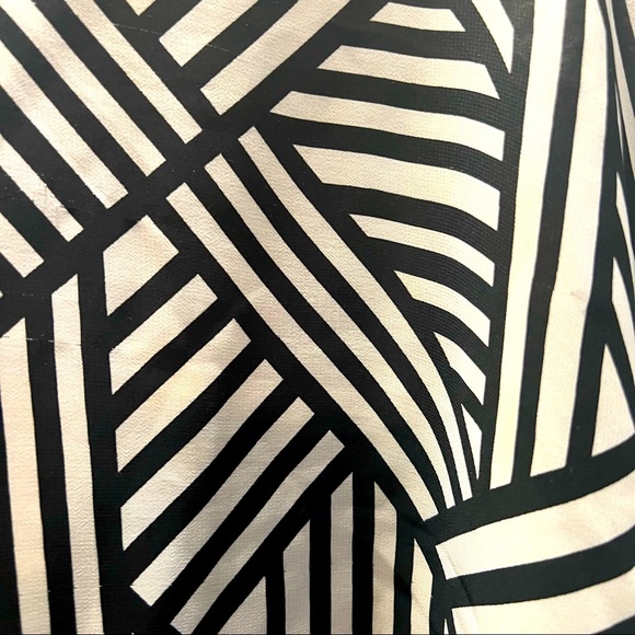 Woman’s Xhilaration Striped Geometric Flowy Racerback Tank, Size Large - Picture 4 of 7